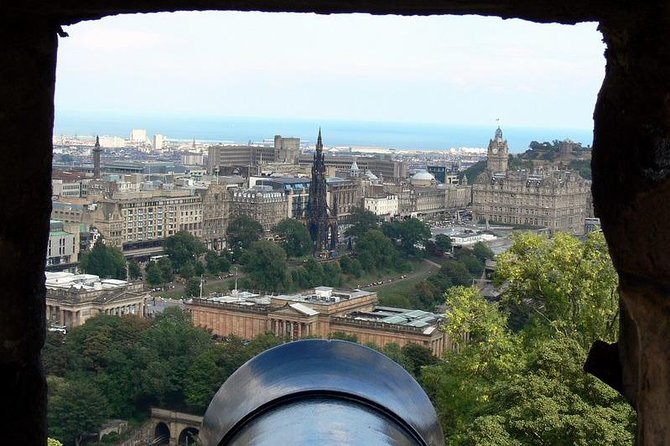 Private Edinburgh City Half-Day Tour - What the guide adds to the view