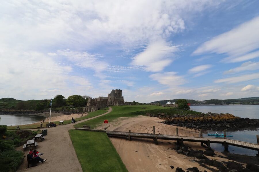 Queensferry: Sightseeing Cruise to Inchcolm Island - Setting off beneath the Three Bridges