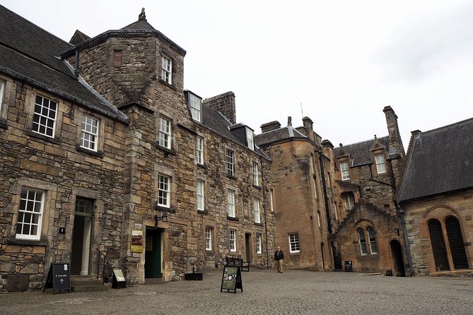 Rosslyn Chapel, Dunfermline Abbey and Stirling Castle Day Tour - What the guide adds to the drive