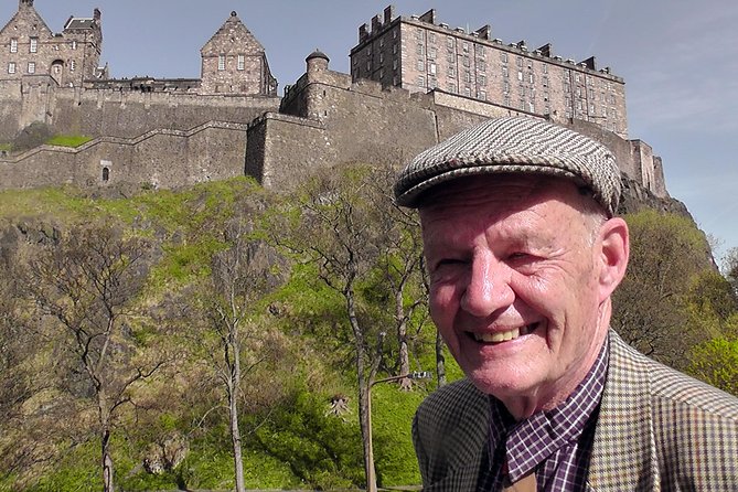 Royal Mile and Old Town Walking Tour - Closes and courts: a closer look at Old Town life