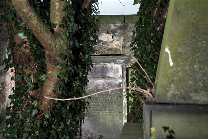 Small Group Edinburgh Underground Vaults & Graveyard Ghost Tour - What makes the Blair Street vaults unsettling
