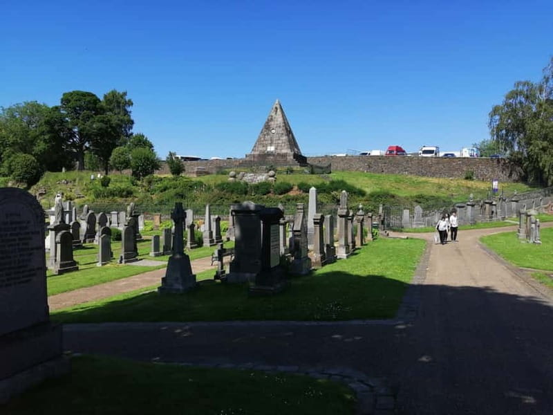 Stirling: Daily Guided Walking Tour (11am & 2pm) - Why start with the Old Town