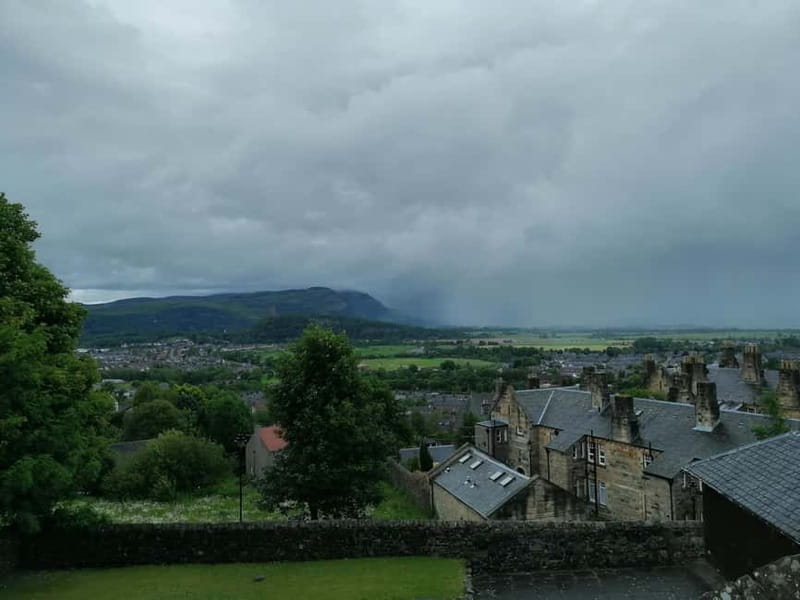 Stirling: Daily Guided Walking Tour (11am & 2pm) - Cemetery stories and the view from Stirling Craig