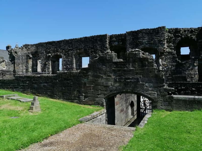 Stirling: Daily Guided Walking Tour (11am & 2pm) - Should you book the Stirling walk?
