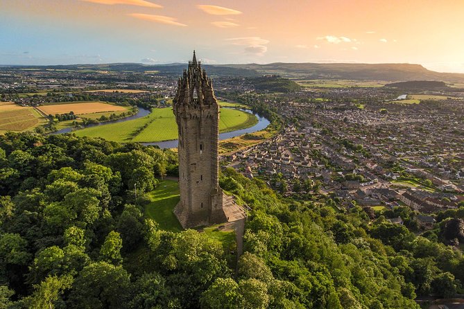 Stirling, Highlands & Distillery in Spanish - Queen’s View and Loch Tay: Highland scenery in short stops