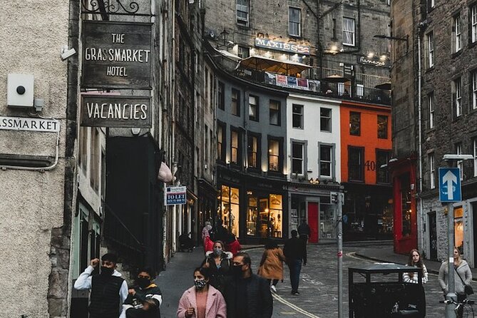Tales from the Crypts: Ghouls, Graves and Ghostly Tales - Edinburgh’s dark past, told on the street