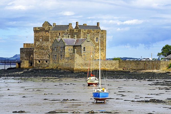 The Outlander 1 Day Experience - Midhope Castle: the Lallybroch photo stop