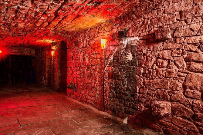 The World Famous Underground Ghost Tour - Following the closes off the Royal Mile