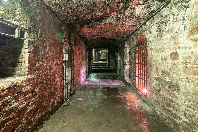 Underground Vaults Walking Tour in Edinburgh Old Town - Inside Edinburgh’s South Bridge vaults